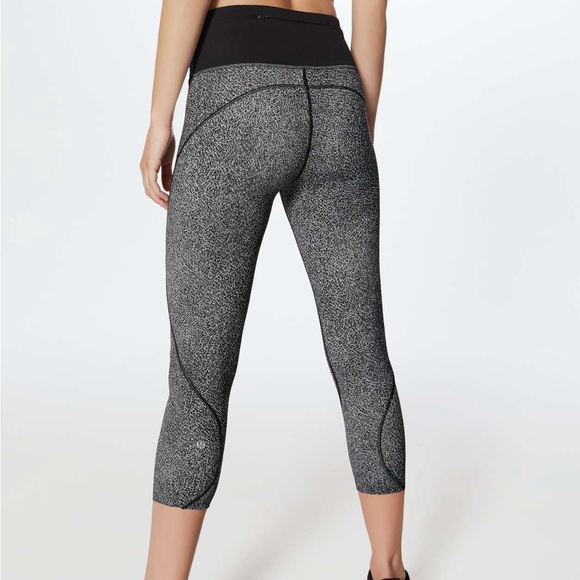 Lululemon Run The Day Crop 20” Fractal Dark Starlight Black / Black Size 4 - Picture 7 of 11